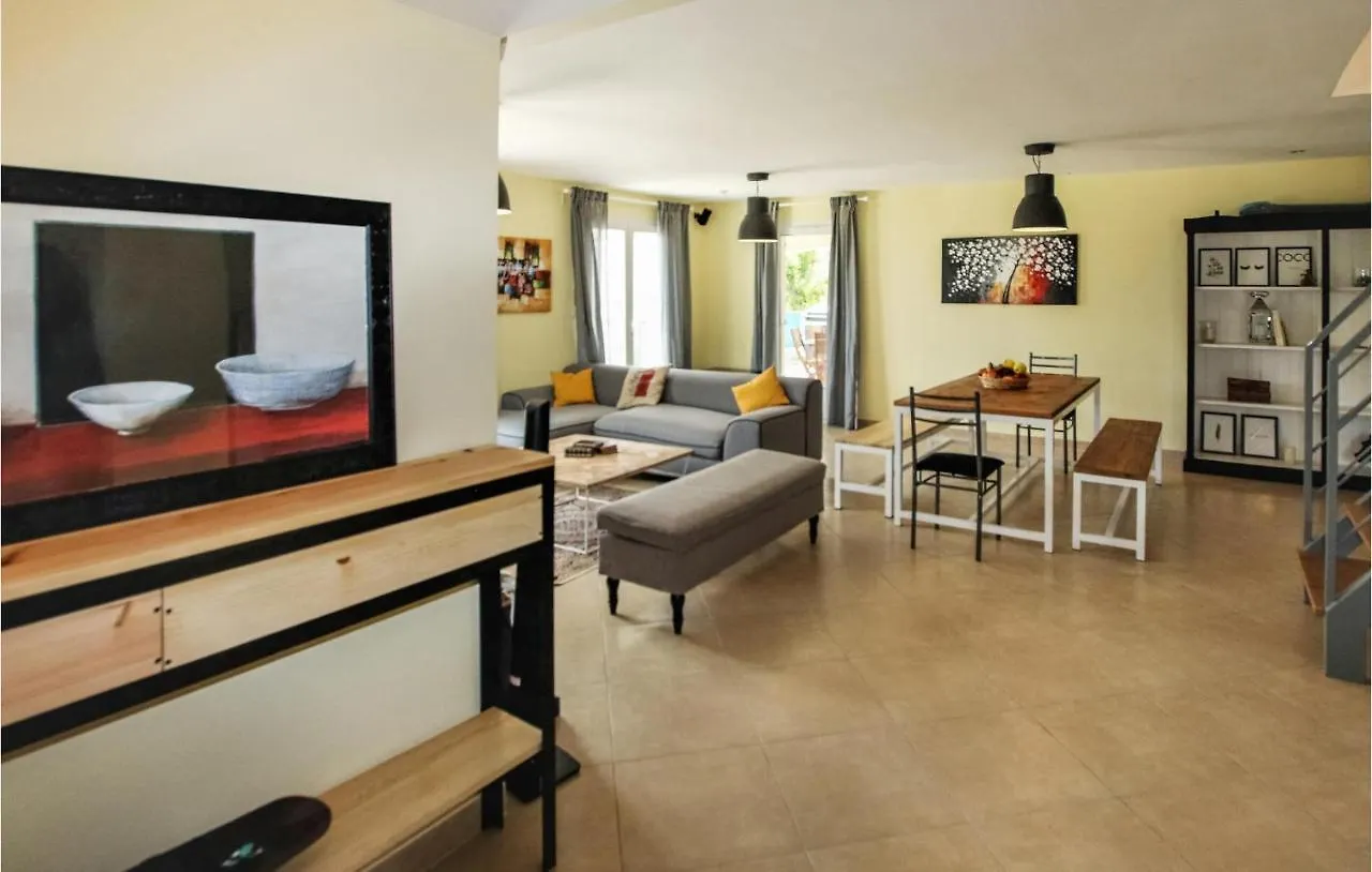 Lovely Home In Aubignan